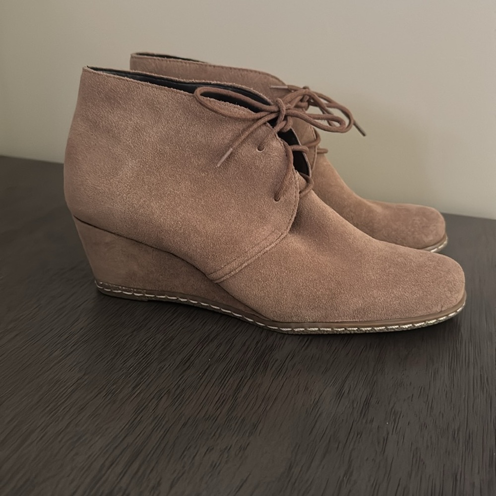 Franco Sarto Annabelle Wedge Boots Womens Sz7.5 Brown/Tan Suede Ankle Boot NWOT